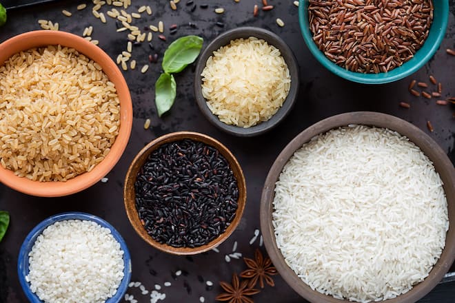 Im Supermarkt gibt es unterschiedliche Reissorten zu kaufen.