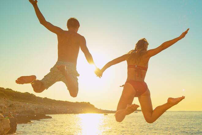 Spass trotz weiter Flugreise: So schlägt man dem Jetlag ein Schnippchen.