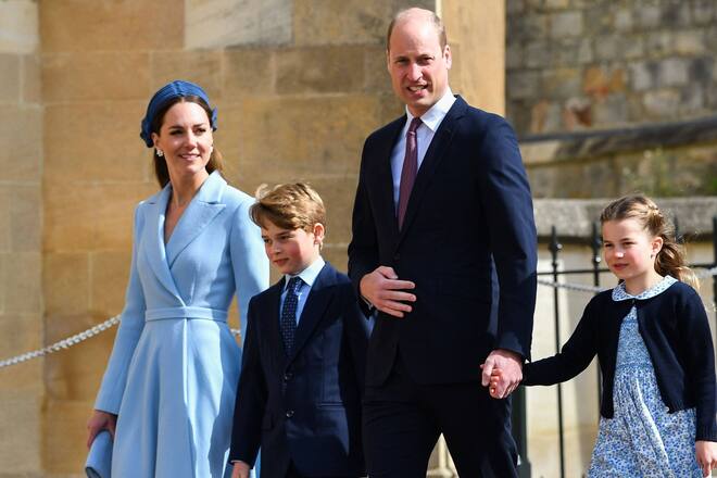 Prinzessin Kate, Prinz William und die Kinder Prinz George und Prinzessin Charlotte beim Besuch des letztjährigen Ostergottesdienstes in der St. George's Chapel.
