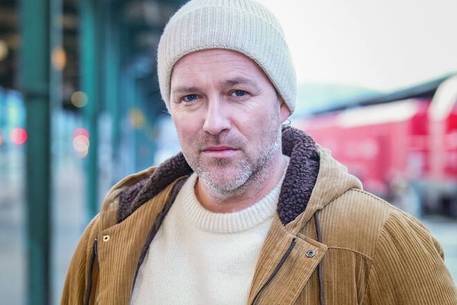 Ben Blümel steht am Mittwoch, 27. März, ab 20:15 Uhr als Jesus auf der Bühne in Kassel. «Die Passion» wird live auf RTL und RTL+ übertragen.