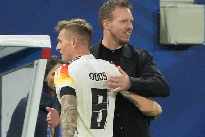 Julian Nagelsmann mit Toni Kroos nach dem Sieg in Lyon.