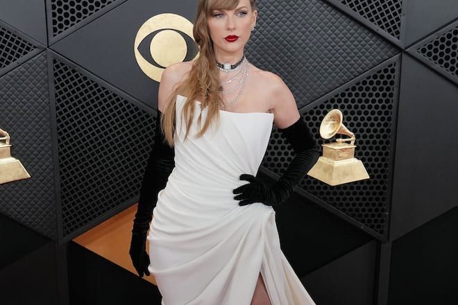 Taylor Swift bereitete schon bei der diesjährigen Grammy-Verleihung ihren neuen «Fortnight»-Look vor.