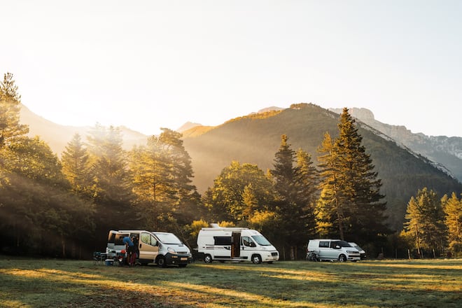Bevor es auf Tour geht, sollten Camper oder Wohnmobil noch einmal richtig durchgecheckt werden.