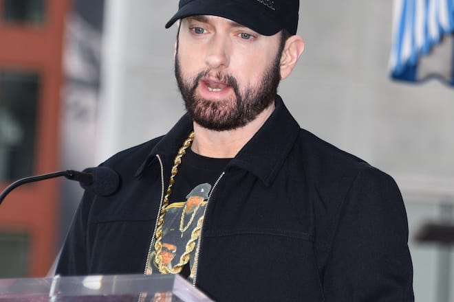 Eminem, hier im Jahr 2020, feiert, seit 16 Jahren nüchtern zu sein.