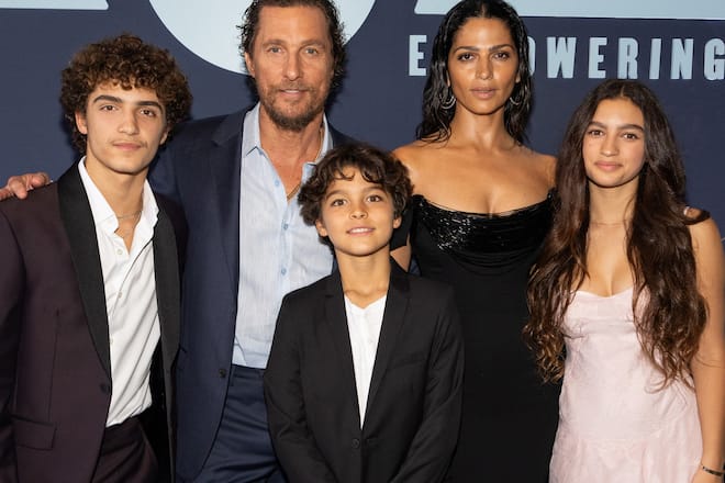 Matthew McConaughey und Camila Alves mit ihren gemeinsamen Kindern Levi (l.), Livingston und Vida.