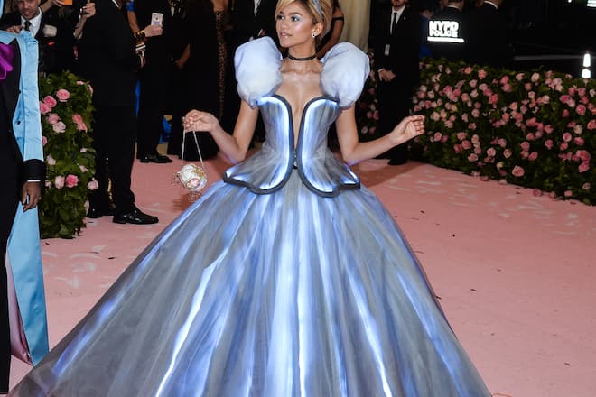 Vor fünf Jahren war sie zuletzt dort: Zendaya in ihrem Cinderella-Kleid auf der Met Gala 2019.