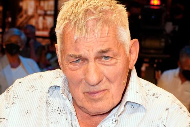 Heinz Hoenig, hier bei einer TV-Aufzeichnung im Jahr 2022, ist sehr schwer erkrankt.