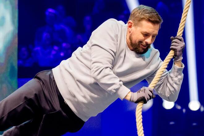 Klaas Heufer-Umlauf mit akrobatischer Einlage bei «Joko & Klaas gegen ProSieben».