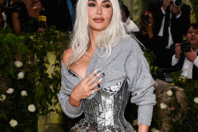 Kim Kardashians Mini-Taille sorgte bei der diesjährigen Met Gala für Aufsehen.