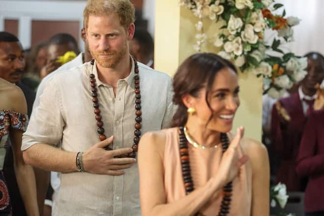 Prinz Harry und Herzogin Meghan sind in Nigeria angekommen.