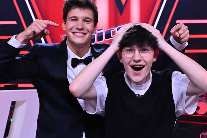 Wincent Weiss und «The Voice Kids»-Sieger Jakob nach dem grossen Finale.