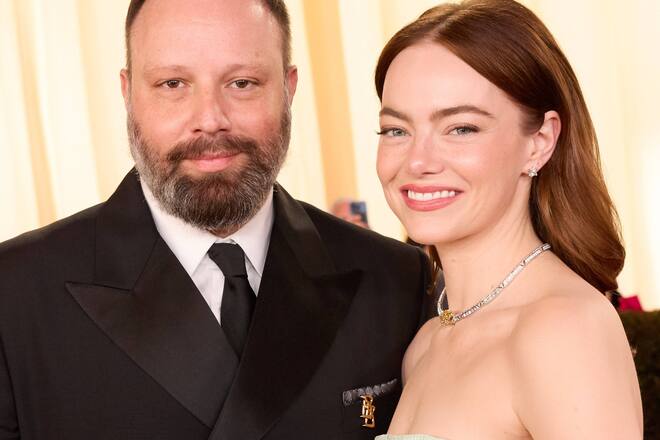 Giorgos Lanthimos und Emma Stone bei der 96. Oscarverleihung.
