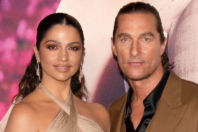 Camila und Matthew McConaughey werben mit einem besonderen Hingucker.