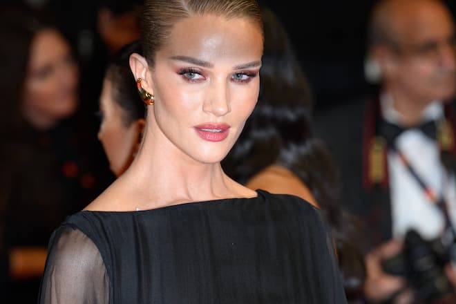 Rosie Huntington-Whiteley teilte ein Nacktbild im Netz.