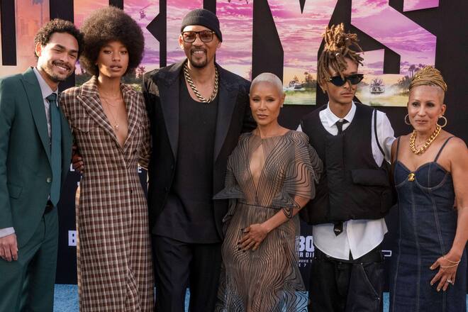 Will Smith mit seinen Kindern Trey (li.), Willow (2.v.l.) und Jaden (2.v.r.) sowie Ehefrau Jada und Schwiegermutter Adrienne (re.) in Los Angeles.