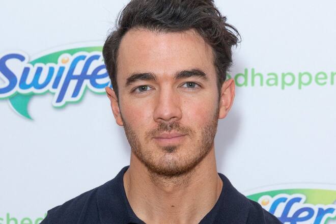 Kevin Jonas ist Gitarrist der Brüder-Band Jonas Brothers.