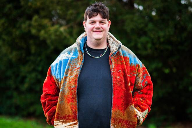 Isaak muss Beleidigungen wegen seines Gewichts über sich ergehen lassen.