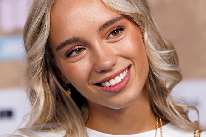 Lisa Mantler, die gemeinsam mit ihrer Zwillingsschwester Lena auf TikTok berühmt wurde, freut sich auf ihr erstes Kind.