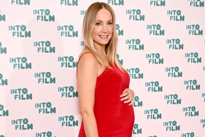 Joanne Froggatt hat sich bei den Into Film Awards in London am Dienstag erstmals mit Babybauch gezeigt.