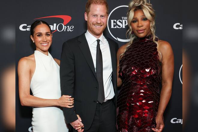 Herzogin Meghan, Prinz Harry und Serena Williams auf dem roten Teppich bei den ESPY Awards.