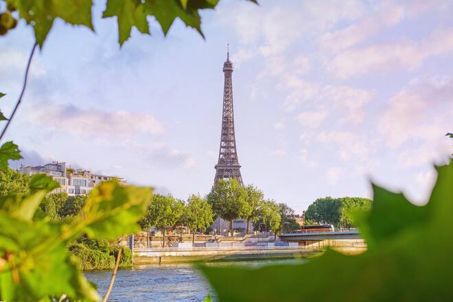 Paris empfängt tausende Besucher zu den Olympischen Sommerspielen 2024.