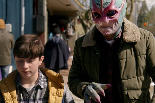 Alan Tudyk (r.) spielt erneut den Ausserirdischen «Harry», der sich - meist unerkannt - auf der Erde herumtreibt.