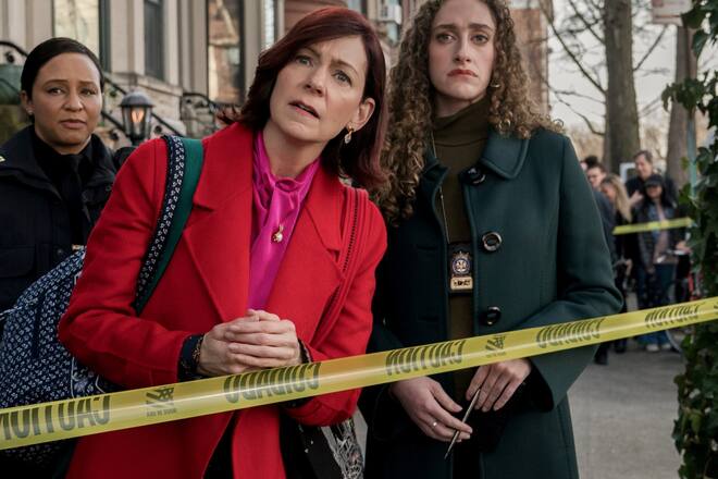 Gerne bunt gekleidet und immer auf der Hut: Carrie Preston (l.) als Elsbeth Tascioni.