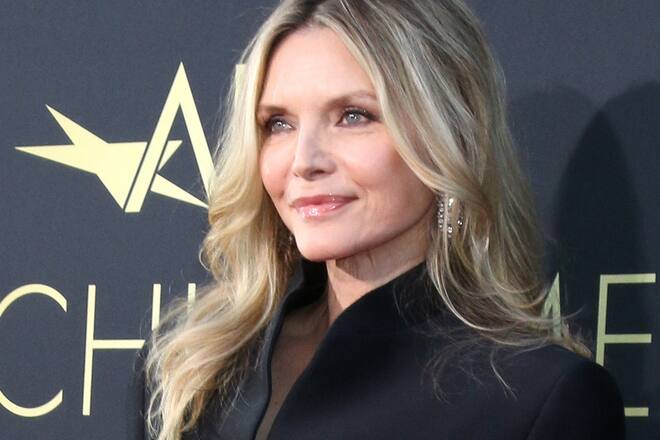 Michelle Pfeiffer unternimmt einen Ausflug ins Western-Genre.