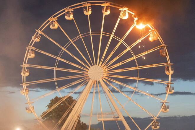Zwei Gondeln des Riesenrads auf dem Highfield-Festival standen in Flammen.