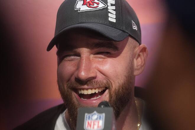 Travis Kelce steht als Tight End bei den Kansas City Chiefs unter Vertrag.