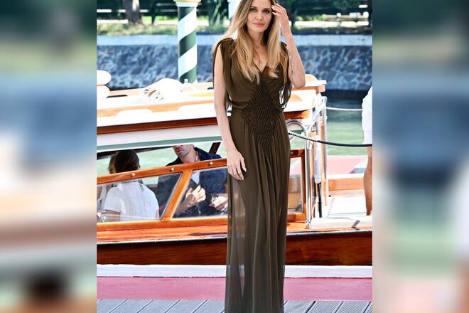 Angelina Jolie ist am Lido angekommen.