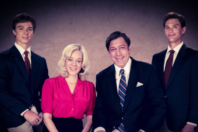 Die Familie Menendez in der neuen Staffel von «Monster»: Nicholas Chavez, Chloë Sevigny, Javier Bardem und Cooper Koch (v.l.n.r.).