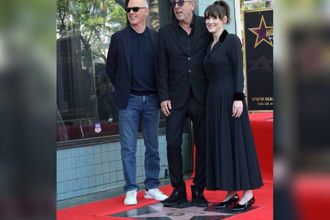 Michael Keaton, Tim Burton und Winona Ryder (v.l.n.r.) bei der Enthüllung von Burtons Stern auf dem Hollywood Walk of Fame.