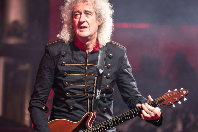 Brian May auf der Bühne mit Queen im Jahr 2022.