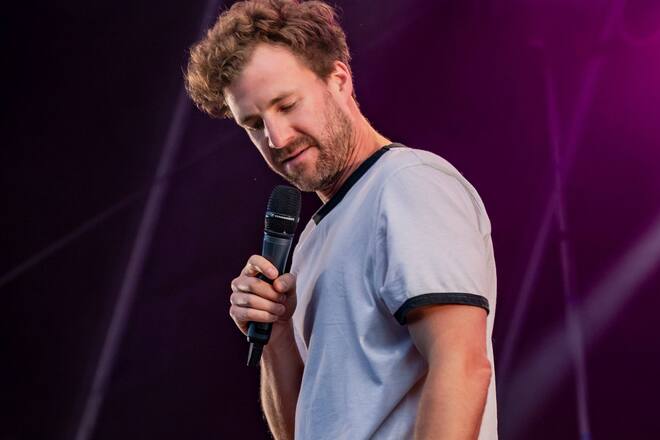 Luke Mockridge erschüttert mit einem Podcast-Auftritt, in dem er geschmacklose Witze riss.