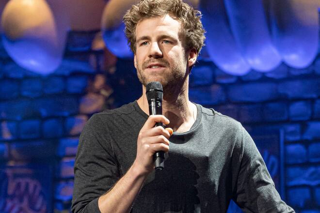 Luke Mockridge sorgte mit fiesen Sprüchen über Menschen mit Behinderungen für Entsetzen. Nach etlichen Terminabsagen trat er nun in Wien auf.