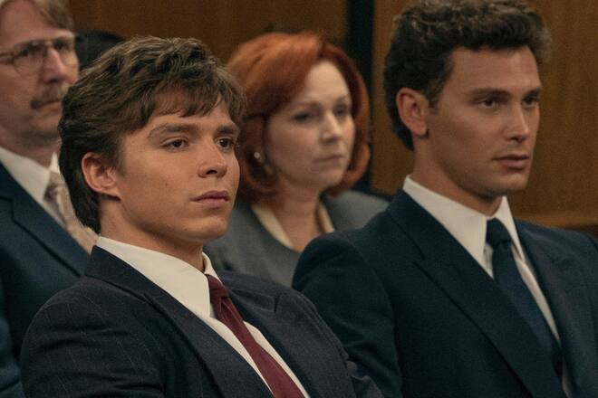 Nicholas Alexander Chavez (li.) und Cooper Koch in der Rolle der Killer-Brüder Lyle und Erik Menendez.