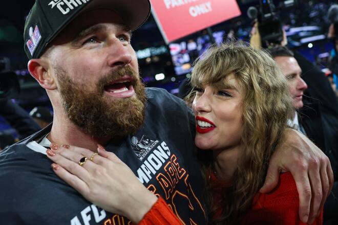 Taylor Swift und Travis Kelce: Beim Super-Bow-Sieg lag sich das Paar in den Armen.
