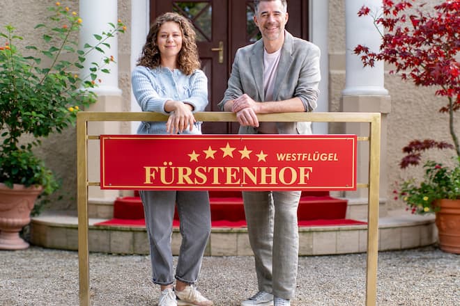 Sind die beiden Neuen am Fürstenhof in «Sturm der Liebe»: Johanna Graen und Jo Weil.