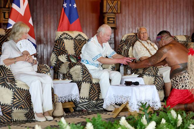 Camilla und Charles bei der Zeremonie in Apia.