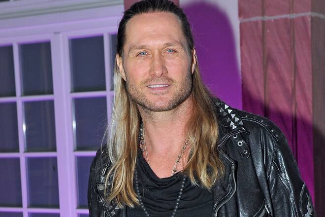 Model und Reality-TV-Star Nico Schwanz begibt sich für ProSieben auf ein Reiseabenteuer im «Destination X»-Bus.