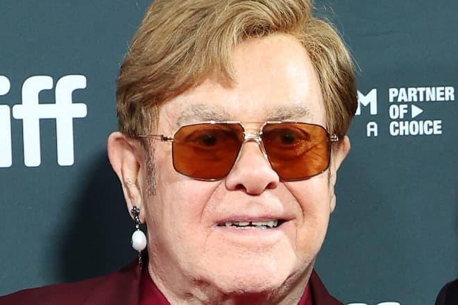 Elton John vermisst Süssigkeiten.