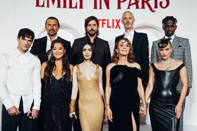 Die «Emily in Paris»-Stars auf dem roten Teppich in Rom.