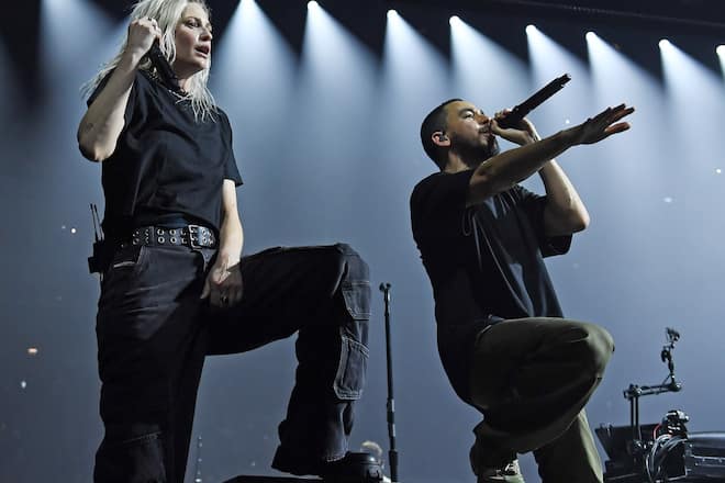 Emily Armstrong und Mike Shinoda bei einem Linkin-Park-Konzert in der Londoner O2-Arena.