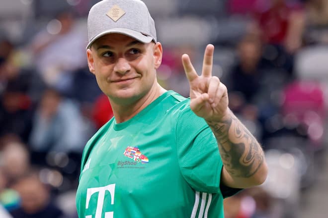 Der Wirbel um seine «DSDS»-Zukunft war ihm nicht anzumerken: Am 17. November spielte Pietro Lombardi gut gelaunt beim Telekom Starkick in Bonn für den guten Zweck.