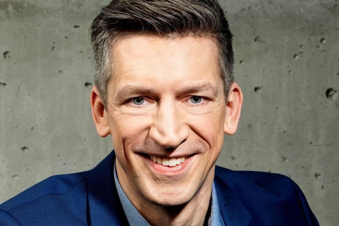 Steffen Hallaschka präsentiert zum zweiten Mal den RTL-Jahresrückblick.