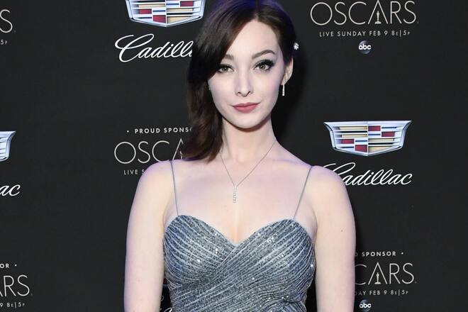 Emma Dumont trat bislang als Frau auf.
