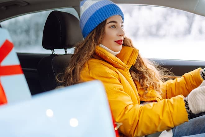 Autofahrerinnen und Autofahrer könnten es vor und an Weihnachten mit Staus zu tun bekommen.