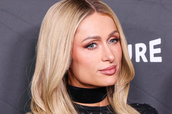 Paris Hilton musste als Teenagerin schmerzliche Missbrauchserfahrungen machen. Jetzt setzt sie sich für ein neues Gesetz zum Schutz von Kindern ein.