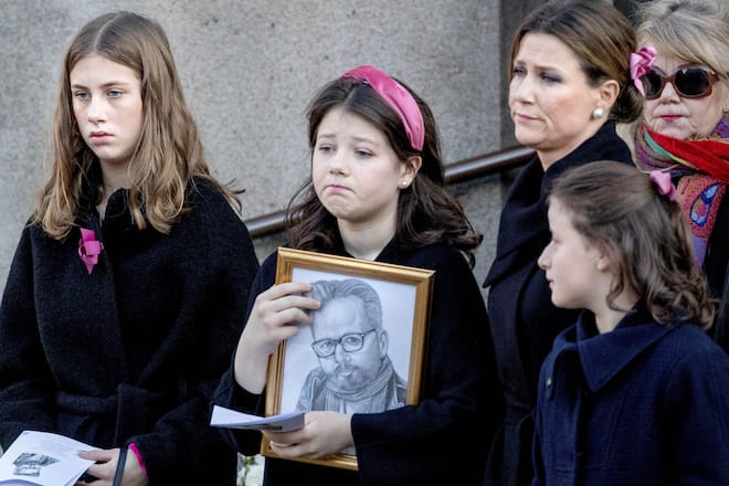 Prinzessin Märtha Louise und ihre Töchter (v.l.: Maud, Leah, Emma) bei der Beerdigung von Ari Behn im Januar 2020 in Oslo.